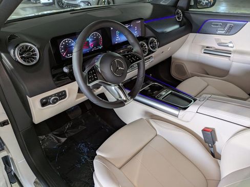 Certified 2025 Mercedes-Benz GLA 250 4MATIC image 10