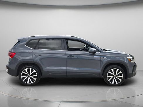 Certified 2024 Volkswagen Taos SE FWD image 7