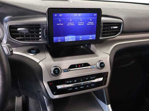 Used 2023 Ford Explorer XLT w/ Equipment Group 202A image 5