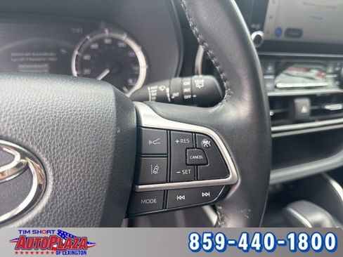 Used 2024 Toyota Highlander LE AWD/4WD image 17