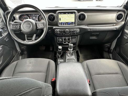 Used 2022 Jeep Gladiator Willys image 16