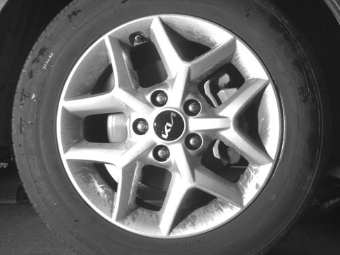 Used 2025 Kia Soul LX w/ LX Technology Package FWD image 13