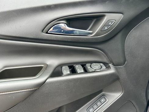 Used 2023 Chevrolet Equinox Premier image 18
