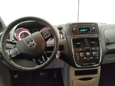 Used 2016 Dodge Grand Caravan SE image 22
