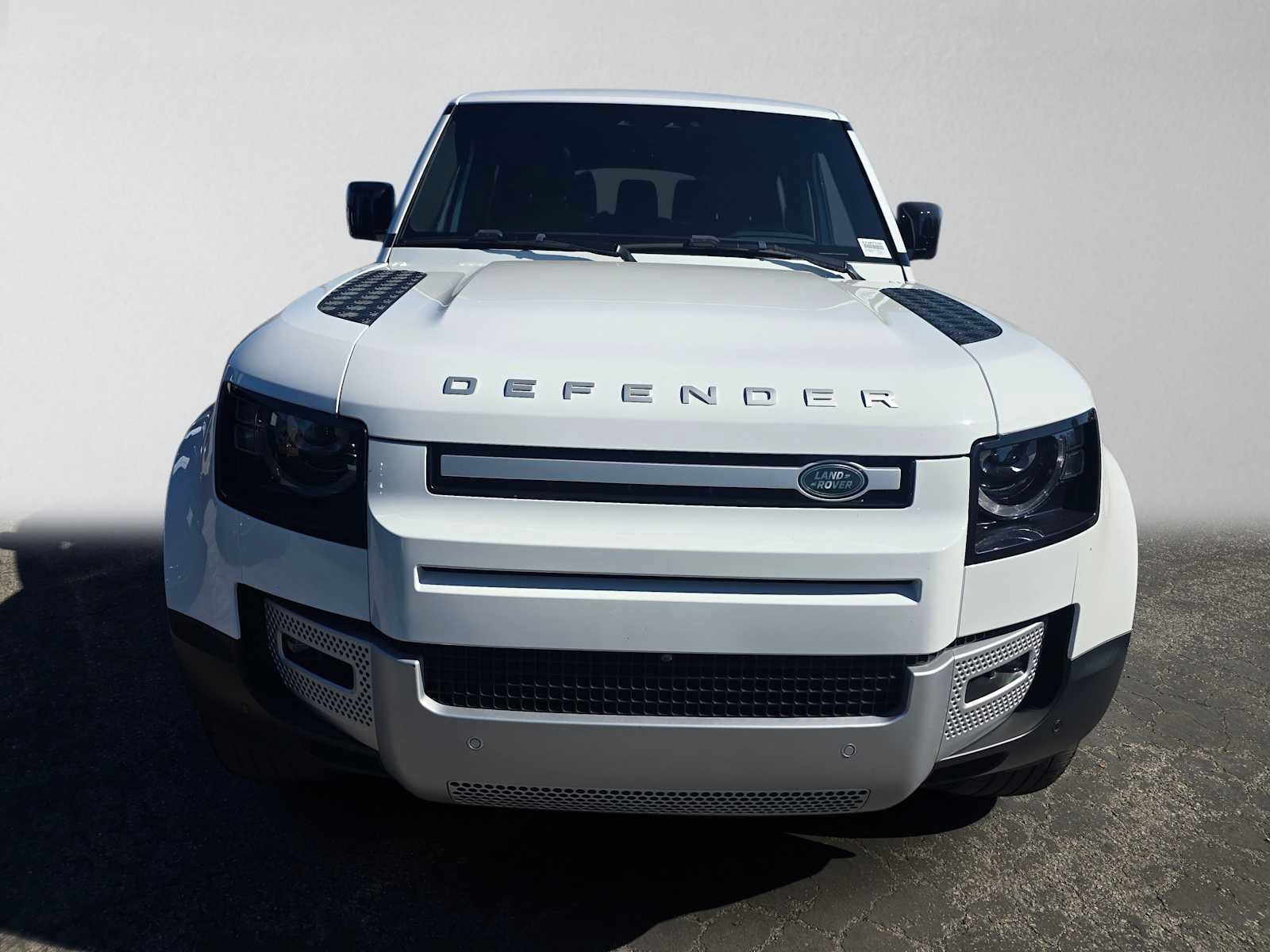 Used 2023 Land Rover Defender 130 SE AWD/4WD image 8
