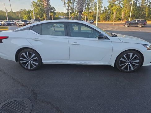Used 2021 Nissan Altima 2.5 SR w/ SR Premium Package FWD image 7