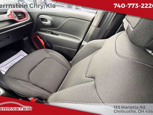 Used 2023 Jeep Renegade Latitude AWD/4WD image 11