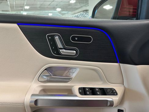 Used 2021 Mercedes-Benz GLB 250 w/ Premium Package image 12