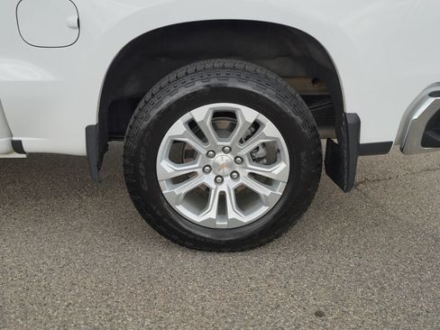 Used 2025 Chevrolet Silverado 1500 LTZ AWD/4WD image 13