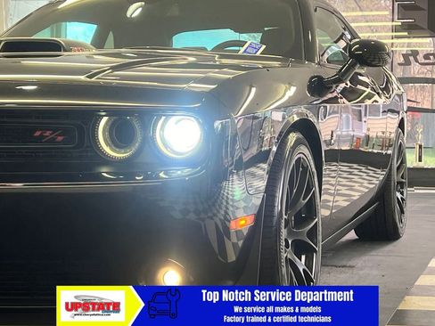 Used 2017 Dodge Challenger R/T Scat Pack RWD image 5