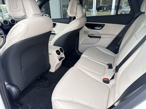 Used 2025 Mercedes-Benz GLC 300 4MATIC image 12