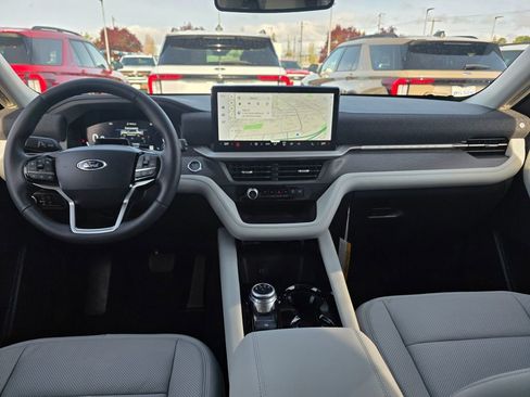 New 2026 Ford Explorer Platinum image 12