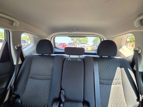 Used 2020 Nissan Rogue S FWD image 22