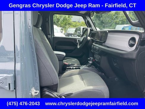 Used 2024 Jeep Wrangler Unlimited w/ Convenience Group AWD/4WD image 21