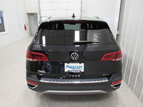 Used 2022 Volkswagen Taos SE image 12