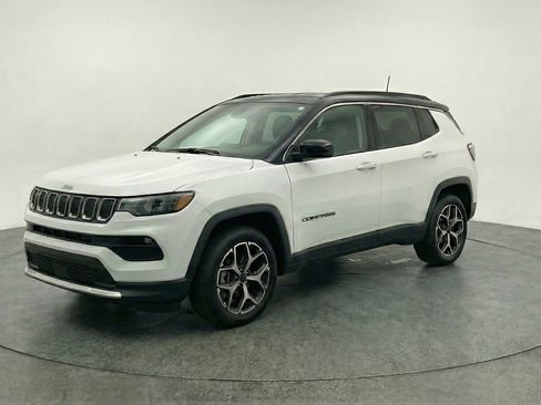 Used 2025 Jeep Compass Limited image 3