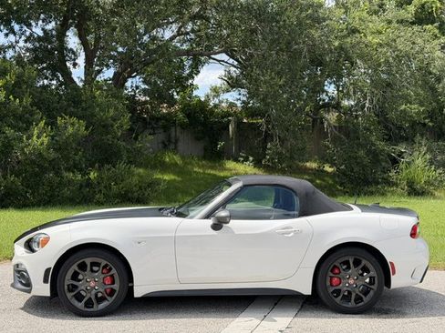 Used 2018 FIAT 124 Spider Abarth w/ Convenience Group RWD image 2