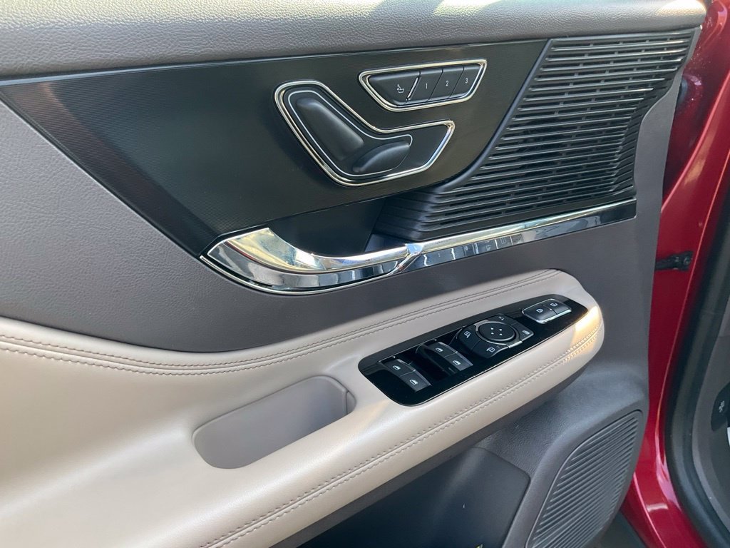 Used 2020 Lincoln Corsair AWD w/ Equipment Group 101A image 19