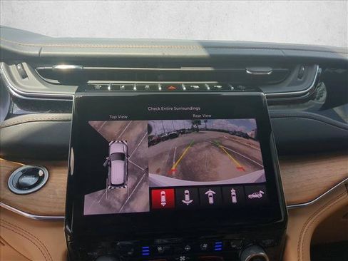 Used 2025 Jeep Grand Cherokee L Summit AWD/4WD image 14