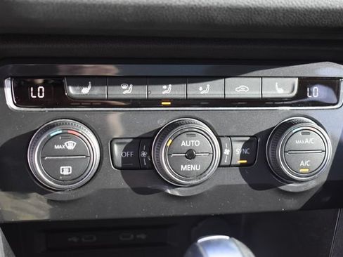 Used 2021 Volkswagen Tiguan SE FWD image 31