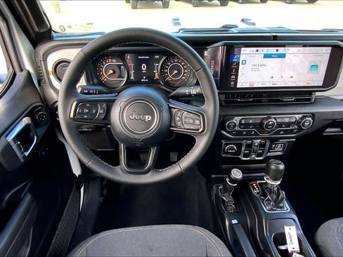 Used 2026 Jeep Gladiator Sport image 6