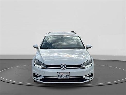 Used 2019 Volkswagen Golf S image 2