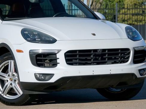 Used 2016 Porsche Cayenne S w/ Premium Plus Package image 2