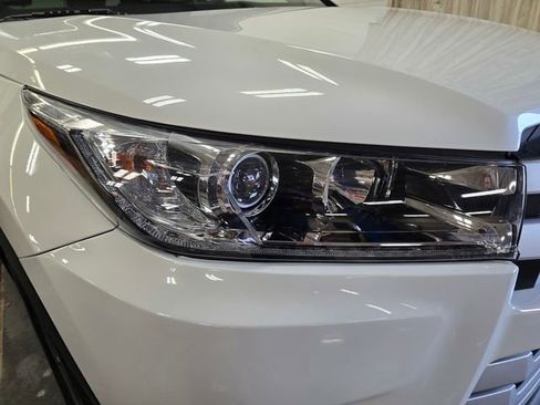 Used 2019 Toyota Highlander XLE image 4