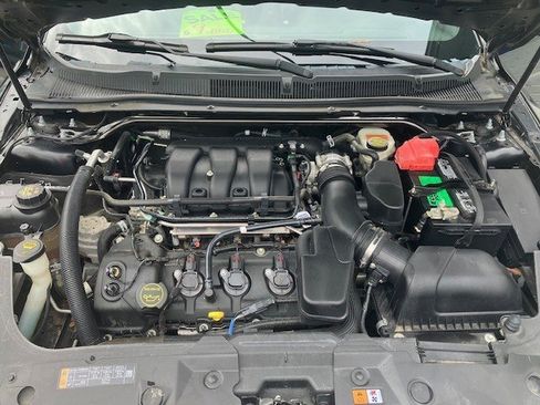 Used 2015 Ford Taurus SEL image 9