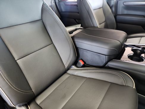New 2026 Chevrolet Suburban Premier AWD/4WD image 12