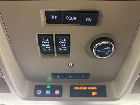 Used 2020 Cadillac Escalade Premium Luxury image 35