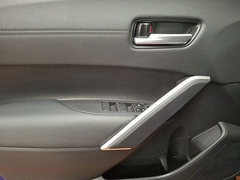 Used 2023 Toyota Corolla Cross XLE image 8