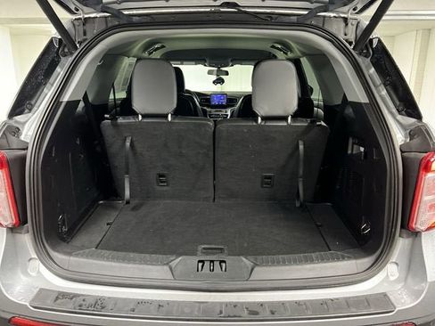 Used 2022 Ford Explorer XLT w/ Equipment Group 202A image 25