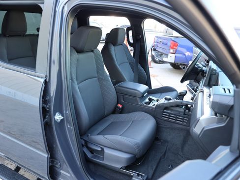 Used 2025 Toyota Tacoma SR5 image 36