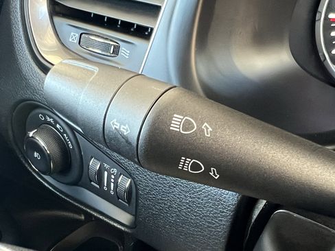 Used 2021 Jeep Renegade Limited image 32