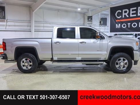 Used 2019 GMC Sierra 2500 SLT w/ Duramax Plus Package AWD/4WD image 25