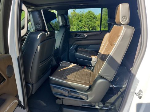 New 2026 GMC Yukon XL Denali Ultimate AWD/4WD image 14
