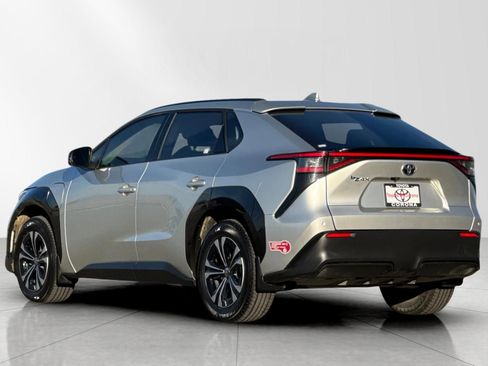 Used 2023 Toyota bZ4X XLE image 6