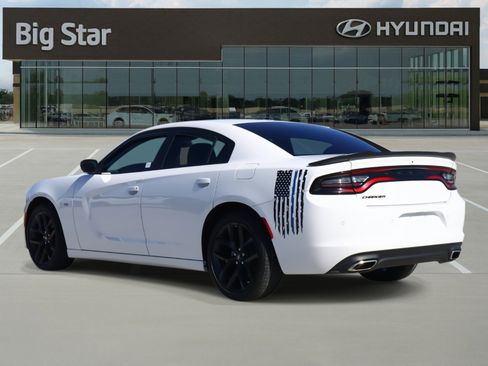 Used 2022 Dodge Charger SXT w/ Blacktop Package image 3