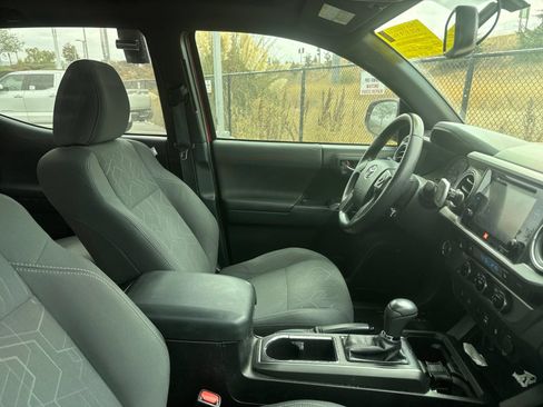Used 2016 Toyota Tacoma TRD Sport RWD image 8