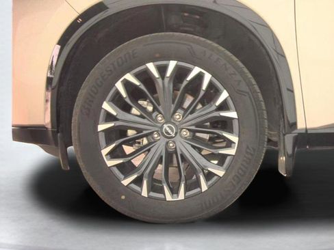 Used 2025 Nissan Rogue Platinum FWD image 11