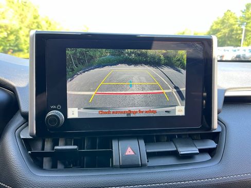 Used 2025 Toyota RAV4 XLE AWD/4WD image 19