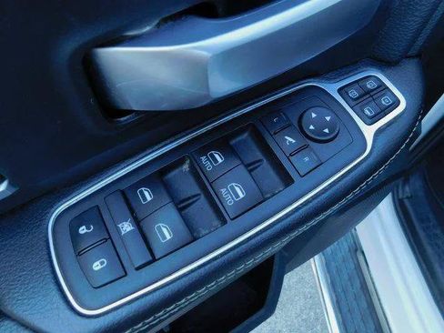Certified 2024 RAM 2500 Big Horn AWD/4WD image 12