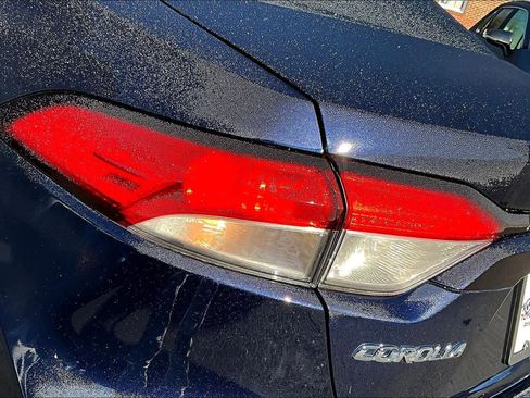 Certified 2025 Toyota Corolla LE image 27