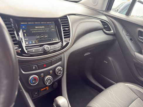 Used 2019 Chevrolet Trax LT w/ Sun & Sound Package image 20