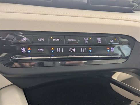 Used 2023 Buick Envision Avenir image 23