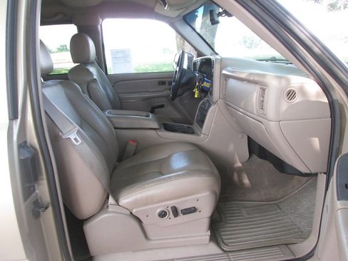 Used 2004 GMC Sierra 2500 SLT w/ Snow Plow Prep Package AWD/4WD image 22