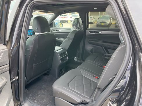 New 2026 Volkswagen Atlas Cross Sport SE image 11