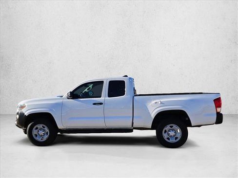Used 2016 Toyota Tacoma SR image 9