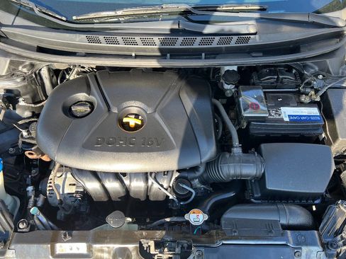 Used 2013 Hyundai Elantra GLS w/ Preferred Pkg FWD image 40